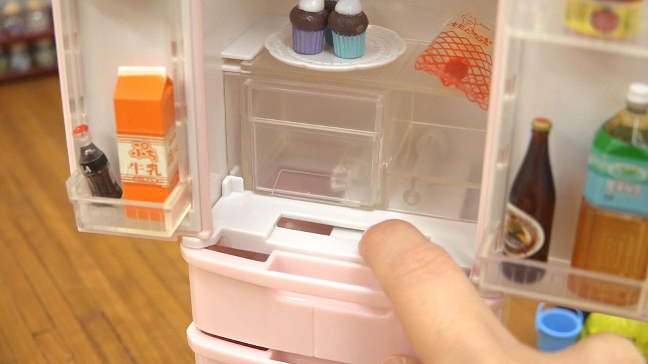 Miniature refrigerator 氷も出るミニチュア冷蔵庫！