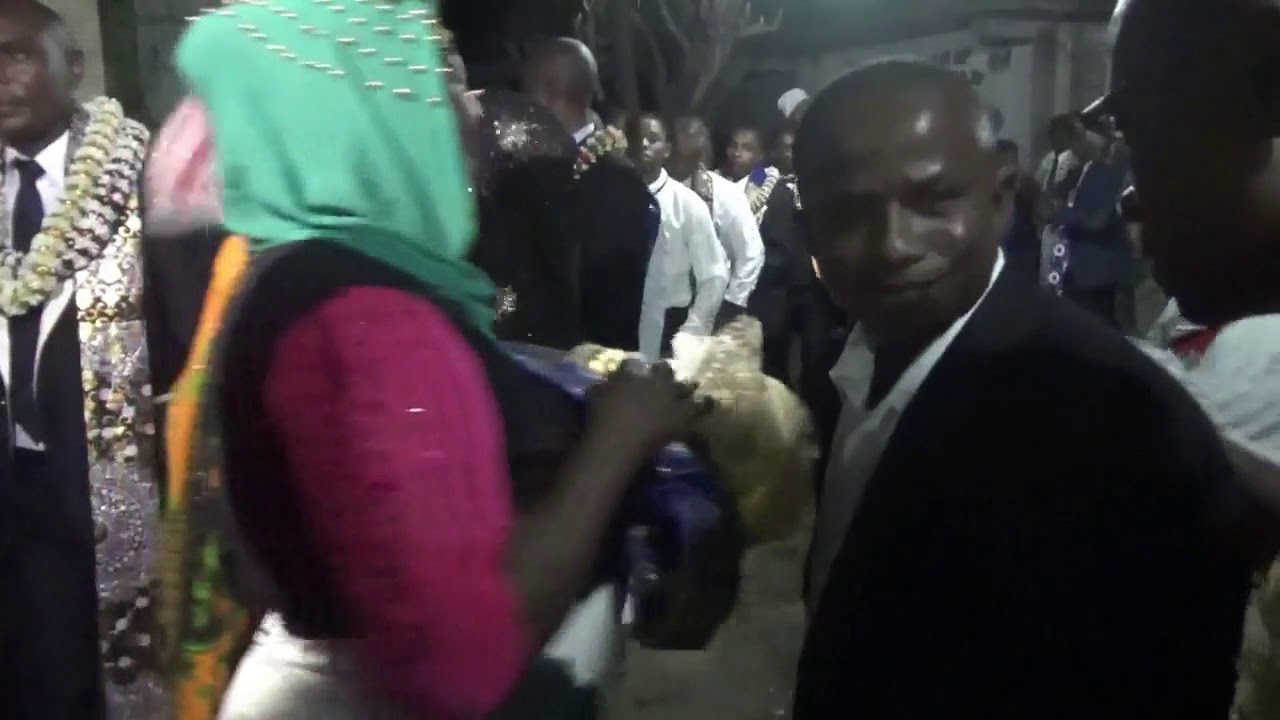 Haroussi de Madani Malide et Mlle Yousroi Anli de Vassy (Chigoma)