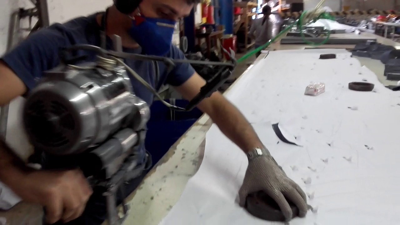 Trabalhando o tecido jeans no corte