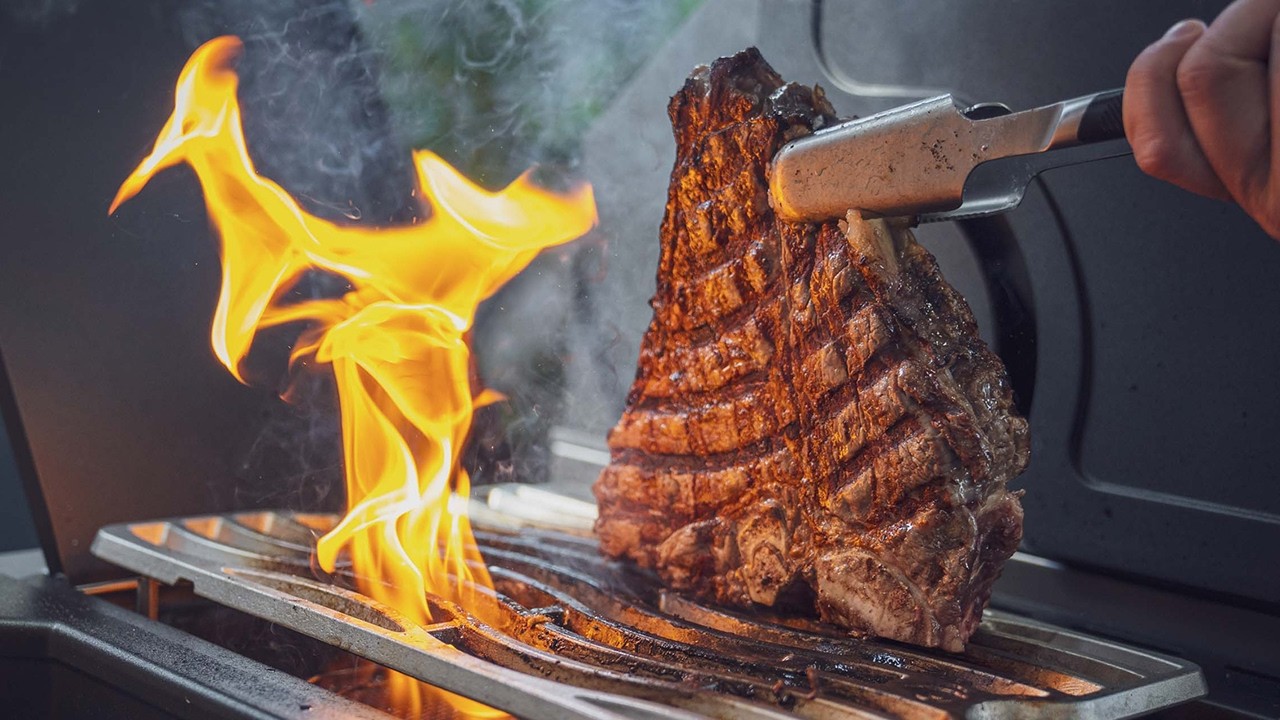 T-Bone Steak richtig grillen - So triffst du den Gargrad! | SizzleBrothers - Aufgewärmt