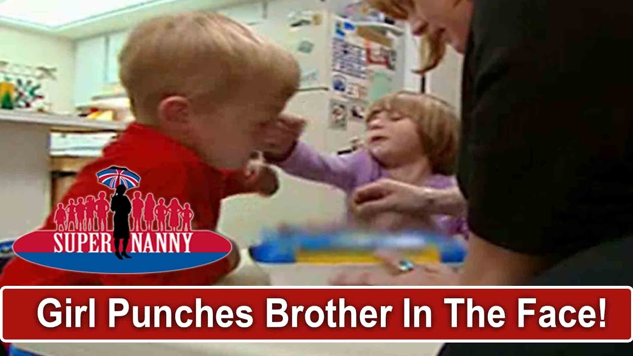 Разъярённый четырёхлетний ребёнок бьёт старшего брата по лицу | Supernanny