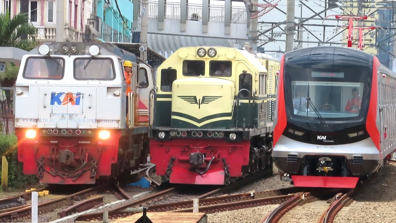 PASUKAN KERETA API DAN KRL PADATI STASIUN TERSIBUK JAWA BARAT !! Lokomotif Vintage & KRL China CRRC