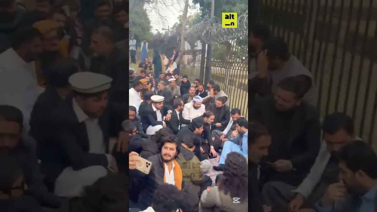 Imran Khan Health Crisis: KP CM Sohail Afridi Holds Dharna Outside Supreme Court