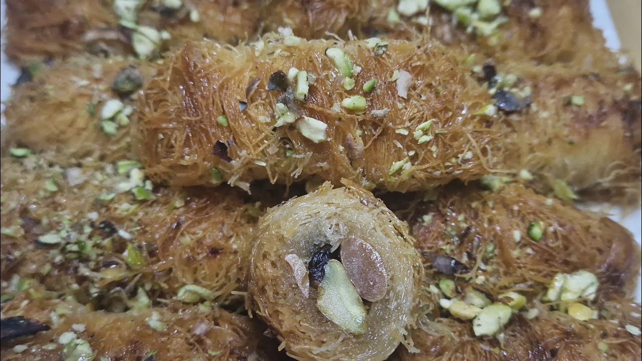 La forma más fácil y rápida de hacer dedos de kunafa😋 أسهل واسرع طريقة لعمل اصابع الكنافة بالمكسرات