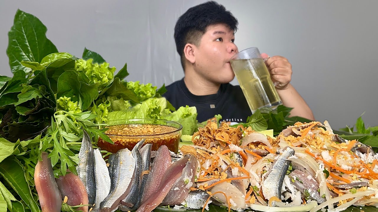 Gỏi Cá Trích Sống Cuốn Rau Rừng Chấm Nước Mắm Đậu Phộng Siêu Ngon | Dương Doubar