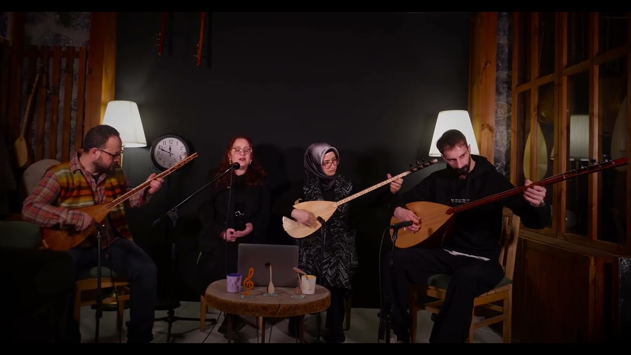 Atölye Kayıtları- Ayağına Giyer Üç Güllü Çorap