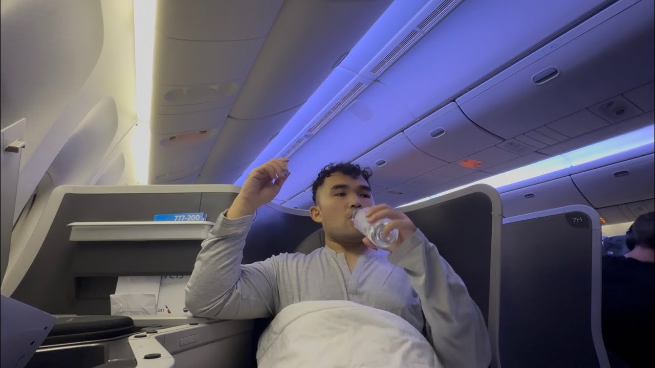 My First Time Flying Business Class On American Airline - Unlimited drinks and Sushi on Airplane 