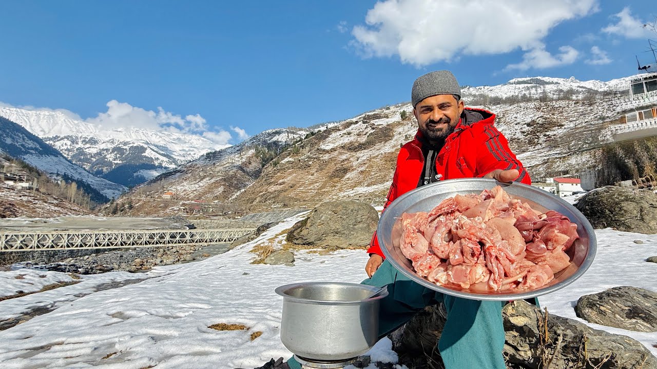 Lunch Prepared in Snowy Mountains | Cooking in Extreme Cloud Weather ☁️❄️ Outdoor Mountain Cooking