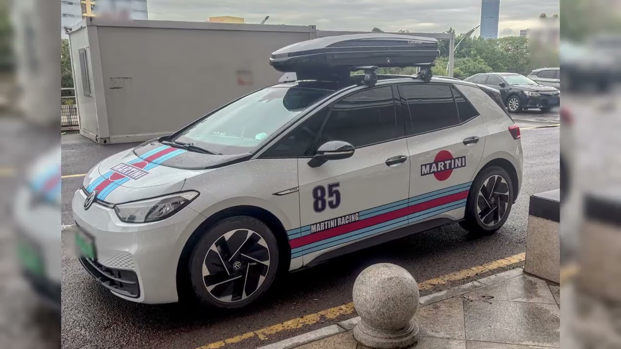 The Volkswagen ID.3 is installed with a NEUMANN 305s roof rack and a C5A black roof box.