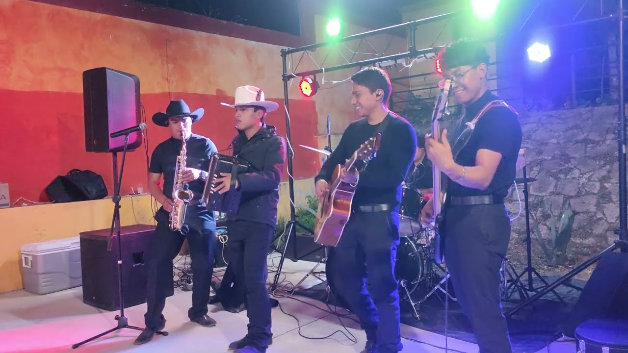 Grupo LARA - Popurri para bailar (En Vivo) 