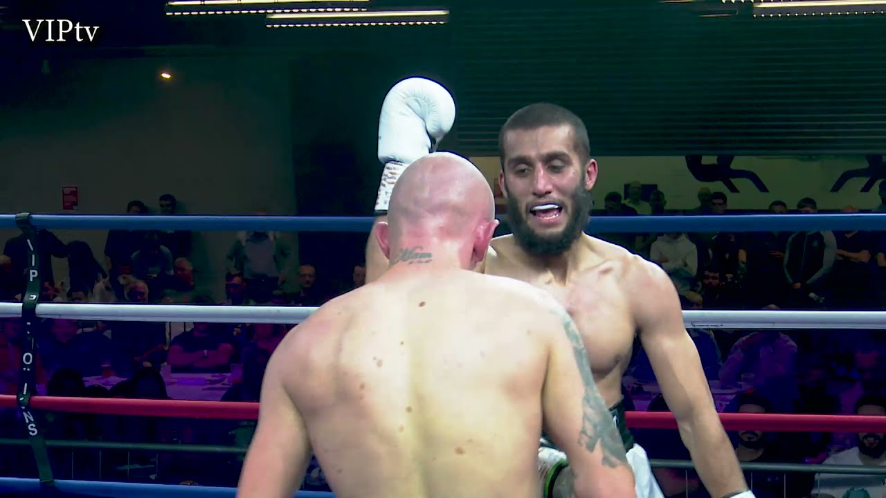 Mickey Young v Nabil Ahmed at the White's Hotel, Bolton 26-09-21