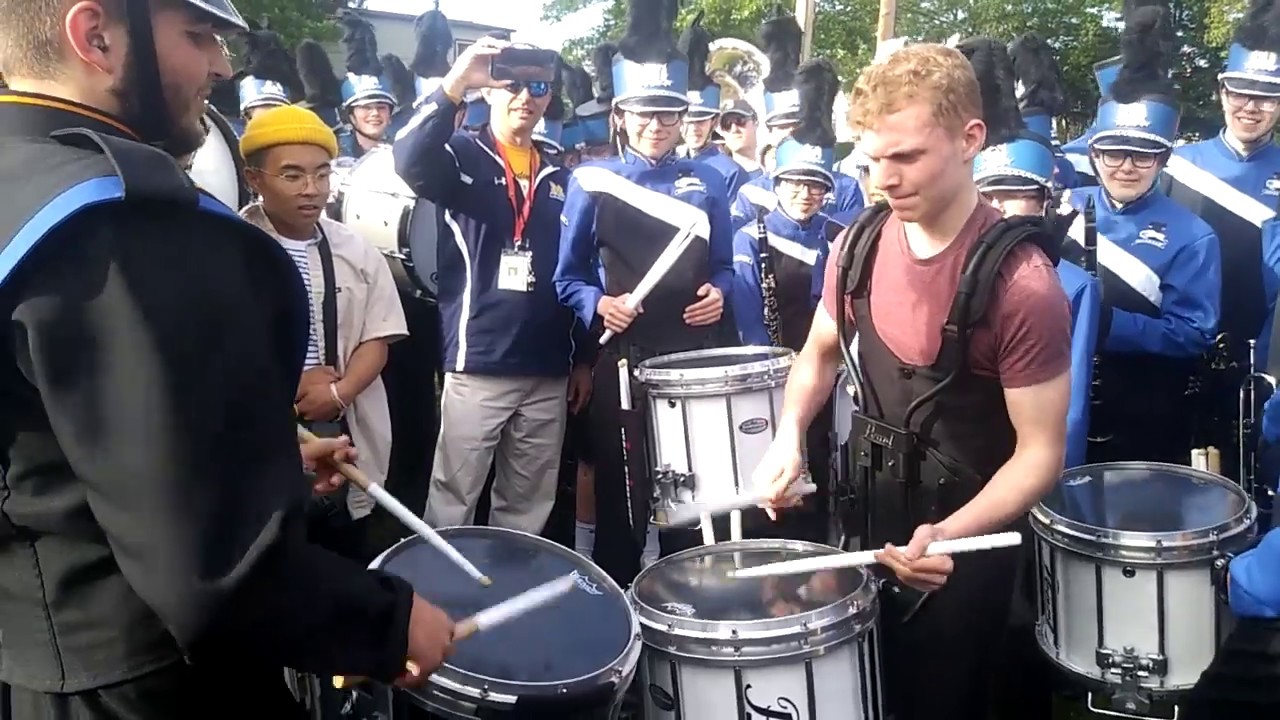 Mariner vs Ingraham Drumline battle (Ballard Parade 2019)