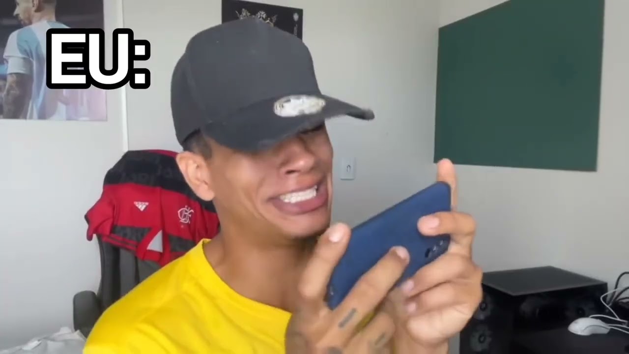 Um idiota Jogando jogos de beckooms no Roblox 