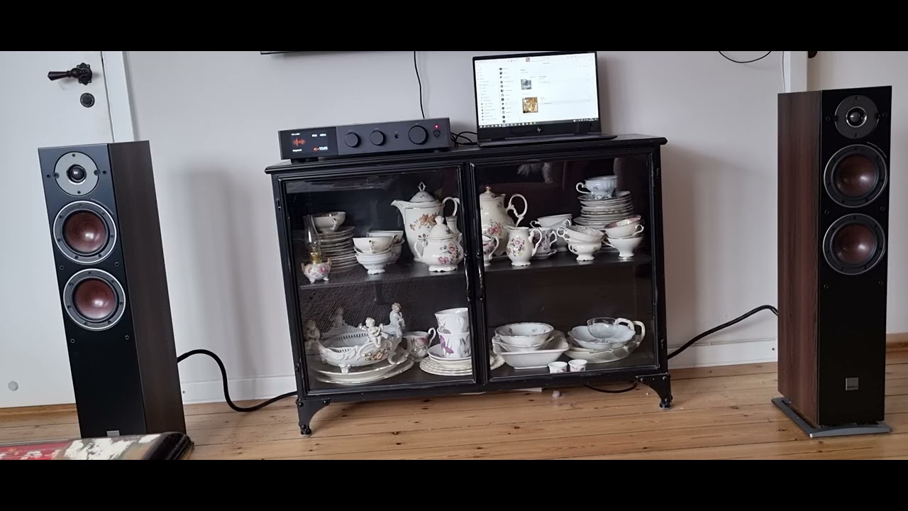 Dali Oberon 5 with Audiolab 9000 playing 