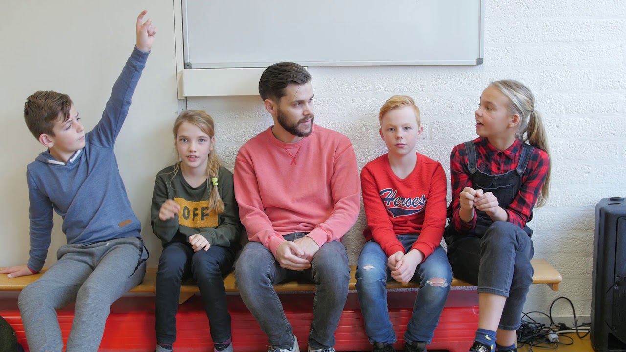 Teun Peters praat over het recht op bescherming en pesten