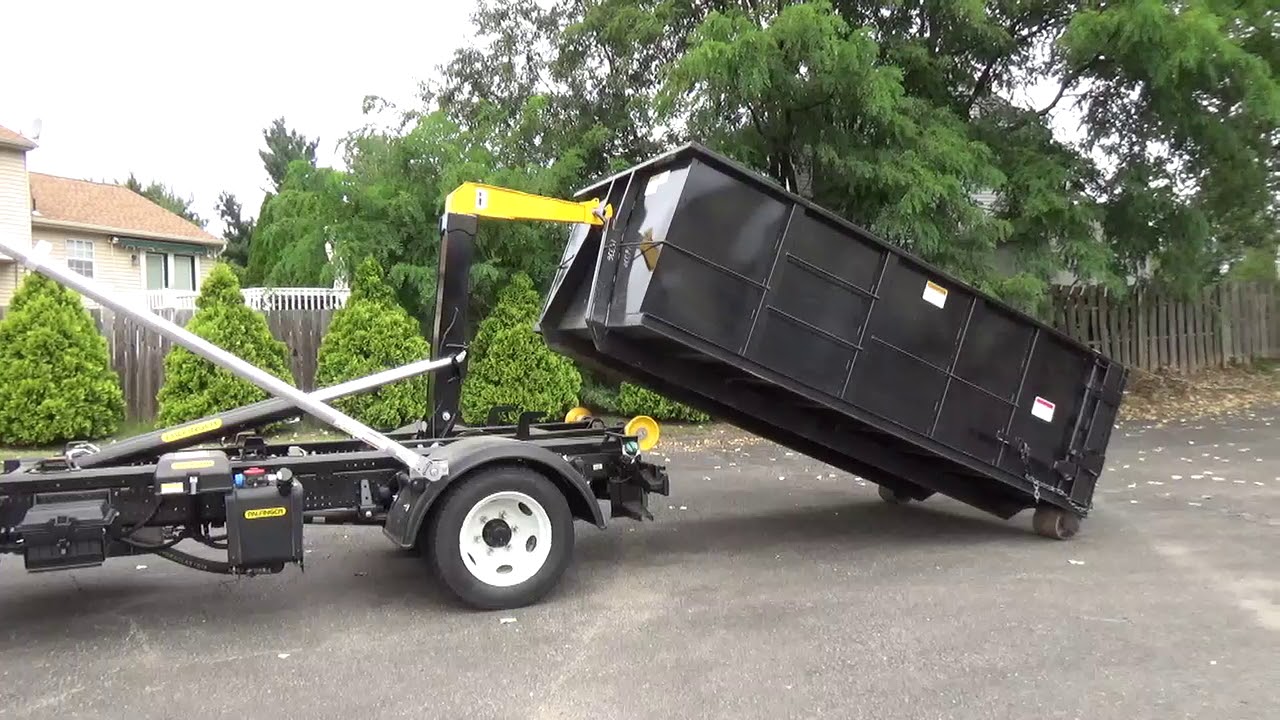 Jessica Ventigli from TruckSmart Isuzu doing a walkaround of a 2019 Isuzu NRR Hooklift