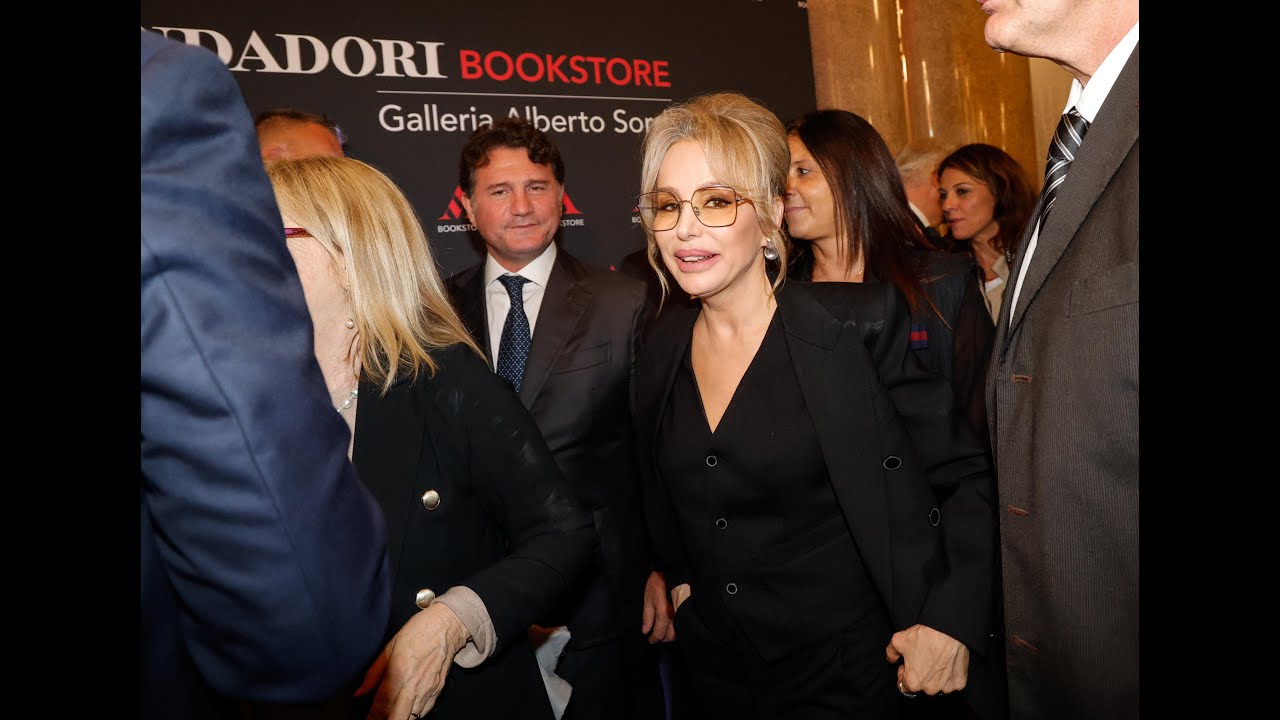 Marina Berlusconi inaugura lo store Mondadori a Roma: 