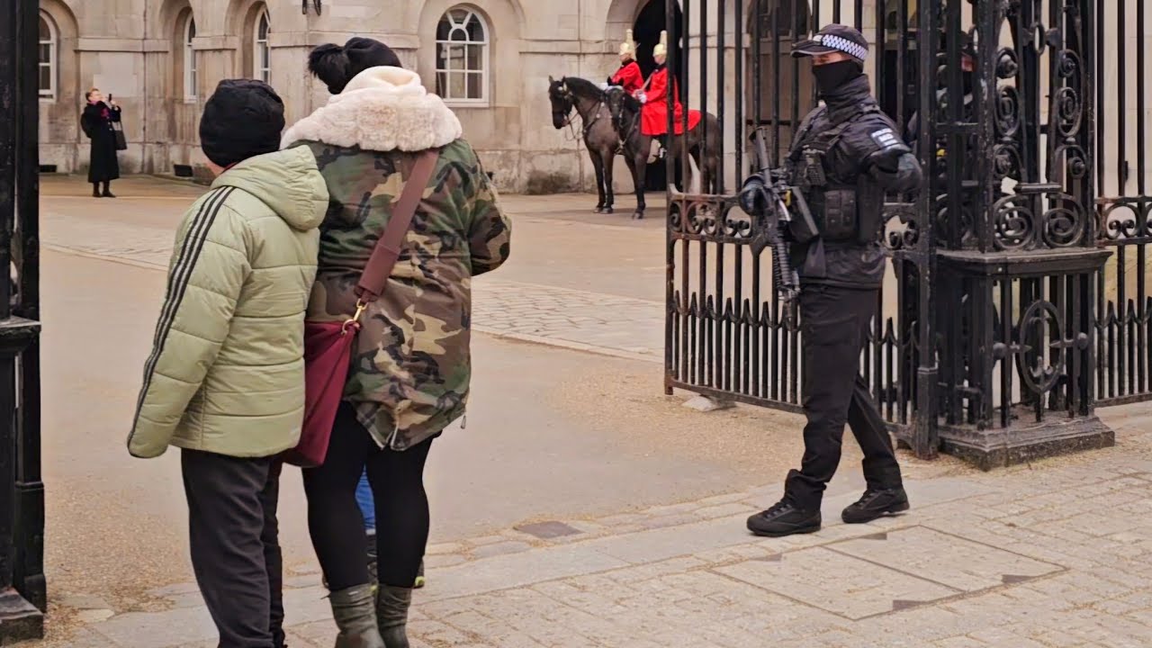 ARMED POLICE OFFICER TOLD OFF TOURIST TO STEP BACK BEHIND THE BOLLARDS