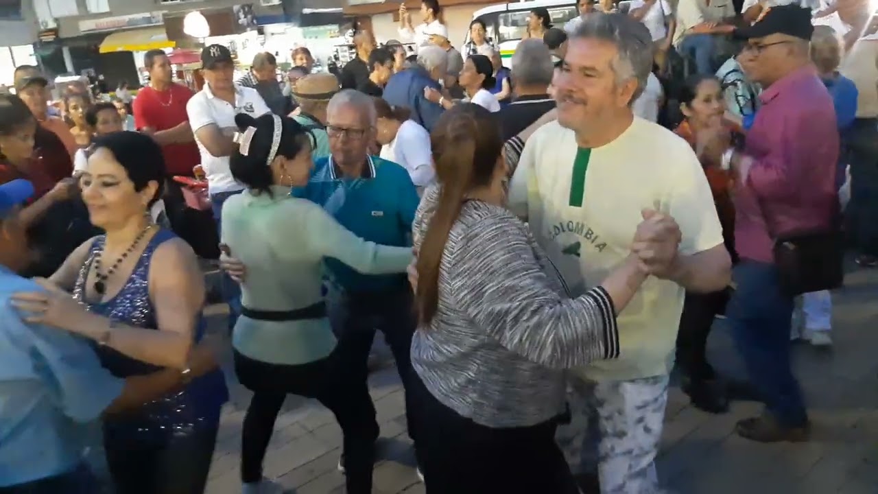 Los integrados parranderos. Saquen pareja y El carrito de Rubielita. Agosto 25 2024.