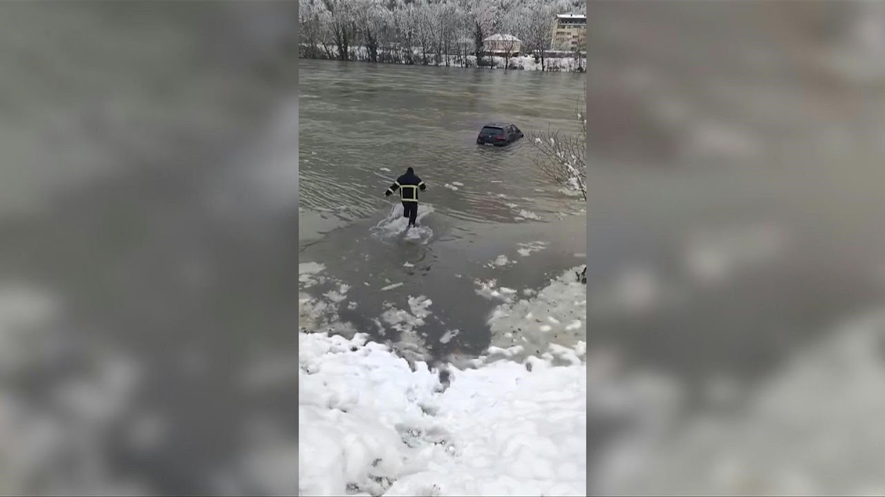 Bosnian firefighter saves car from freezing river after flooding | AFP