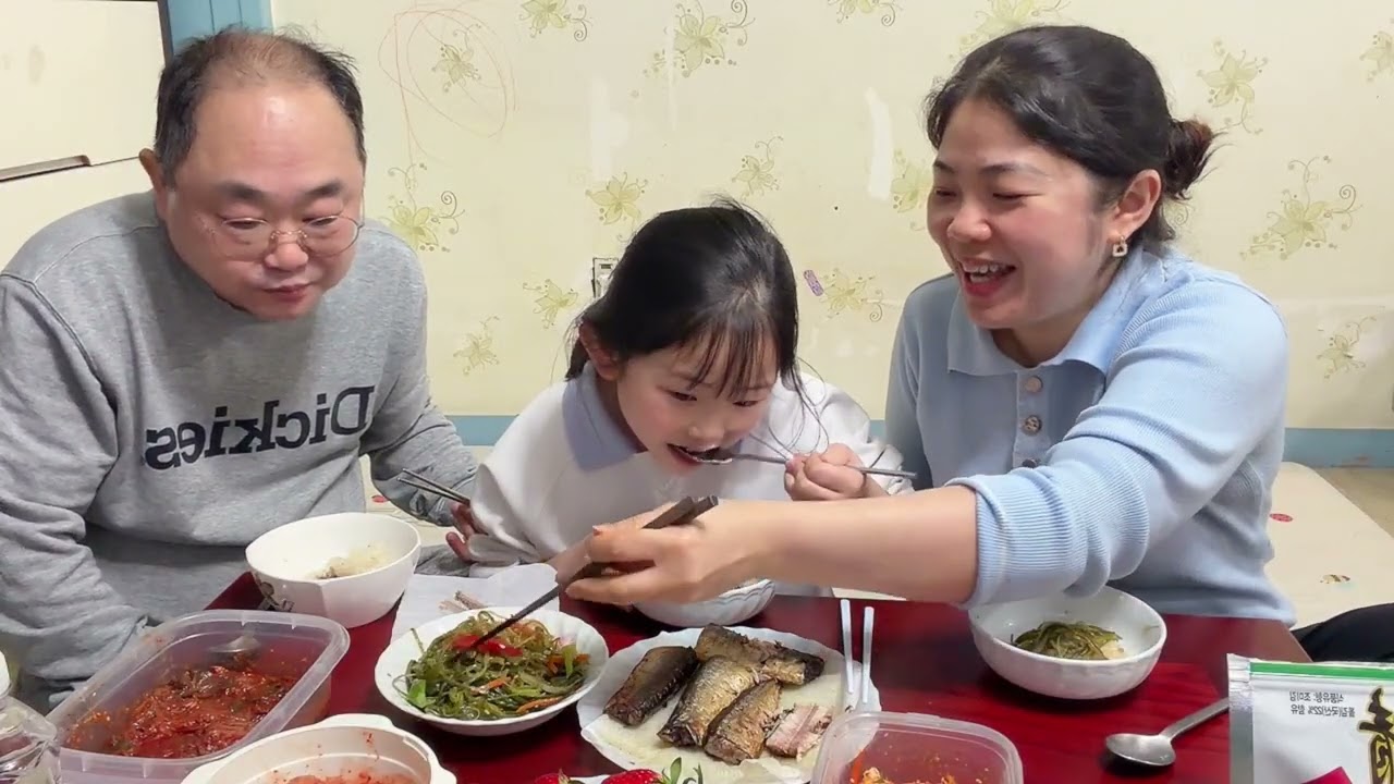 (51) dù rất bận rộn xin giấy gửi con gái đi học nhưng vẫn phải có bữa cơm cho gia đình .! 