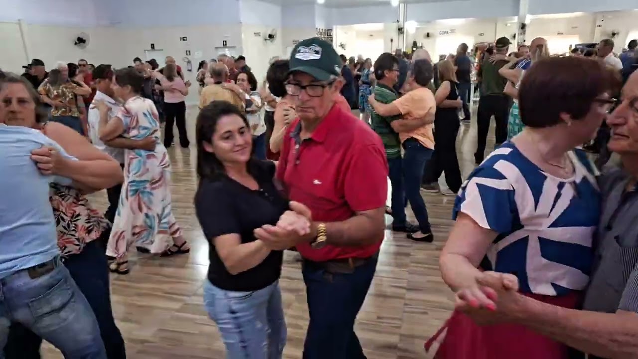 Dança e alegria no clube do Centro em Itapejara no Paraná(com marcos e margarida)