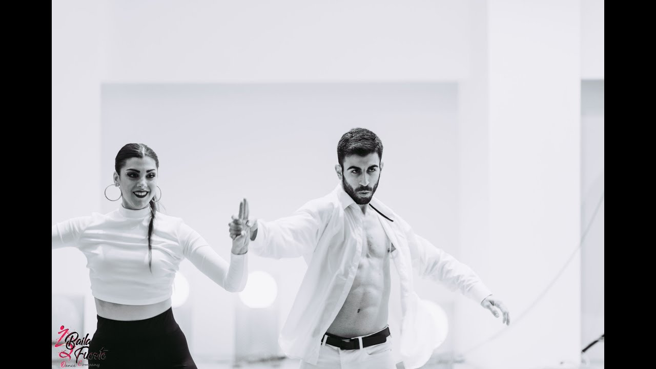 Giannis - Eugenia | Bachata show  [Whatever It Takes]