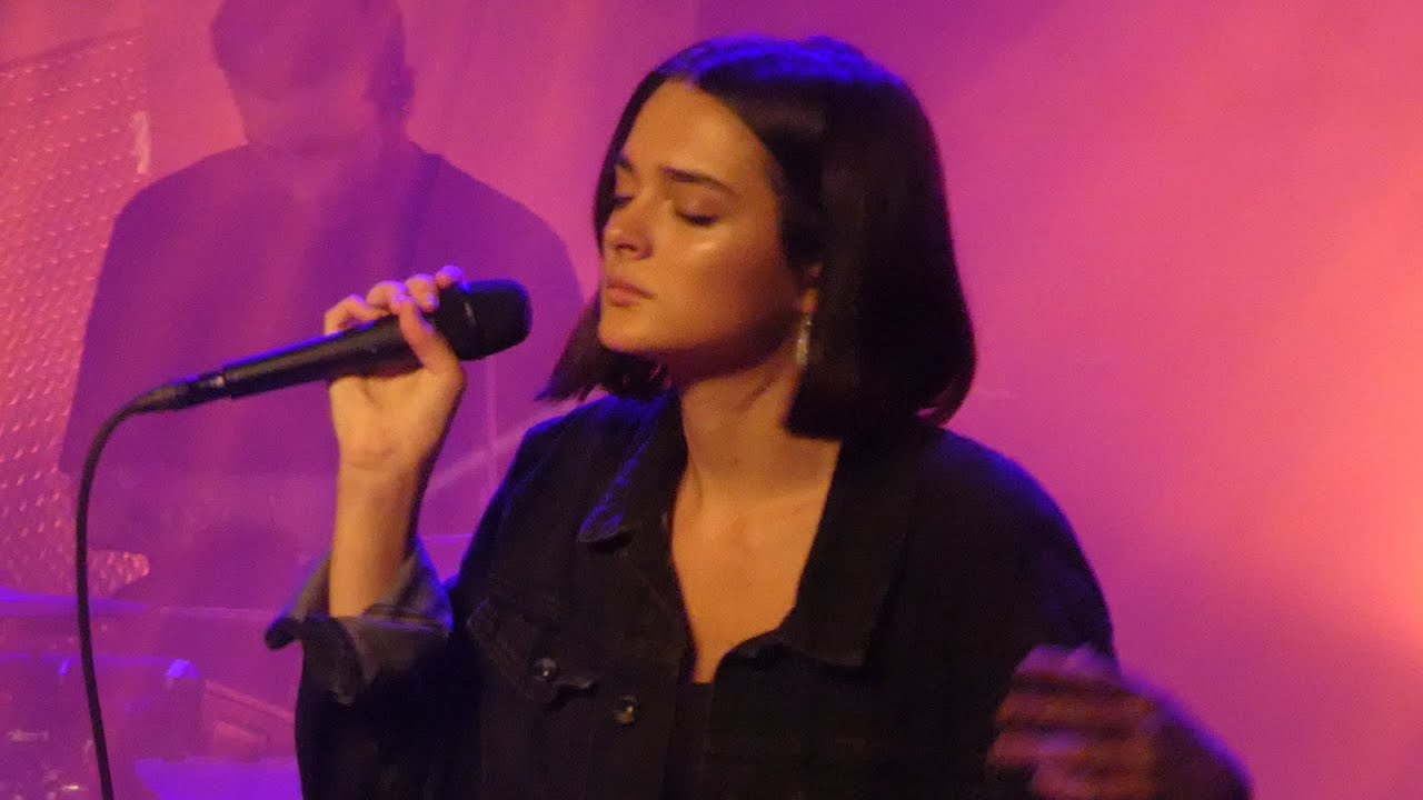 Charlotte Lawrence - I bet  / Just the same - Live Paris 2019