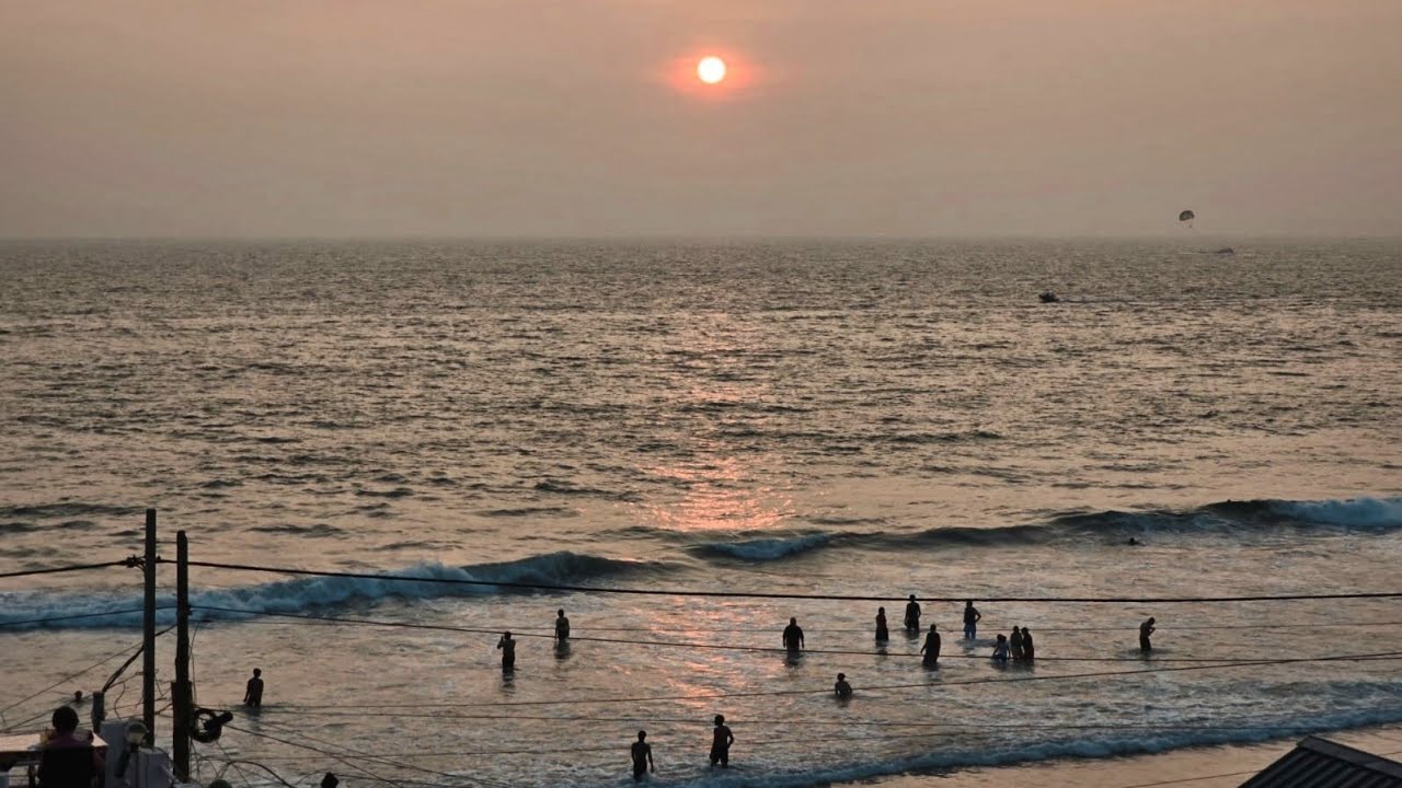 🌅🌊 Lighthouse Beach, Kovalam &ndash; A Sunset to Remember 🌴✨