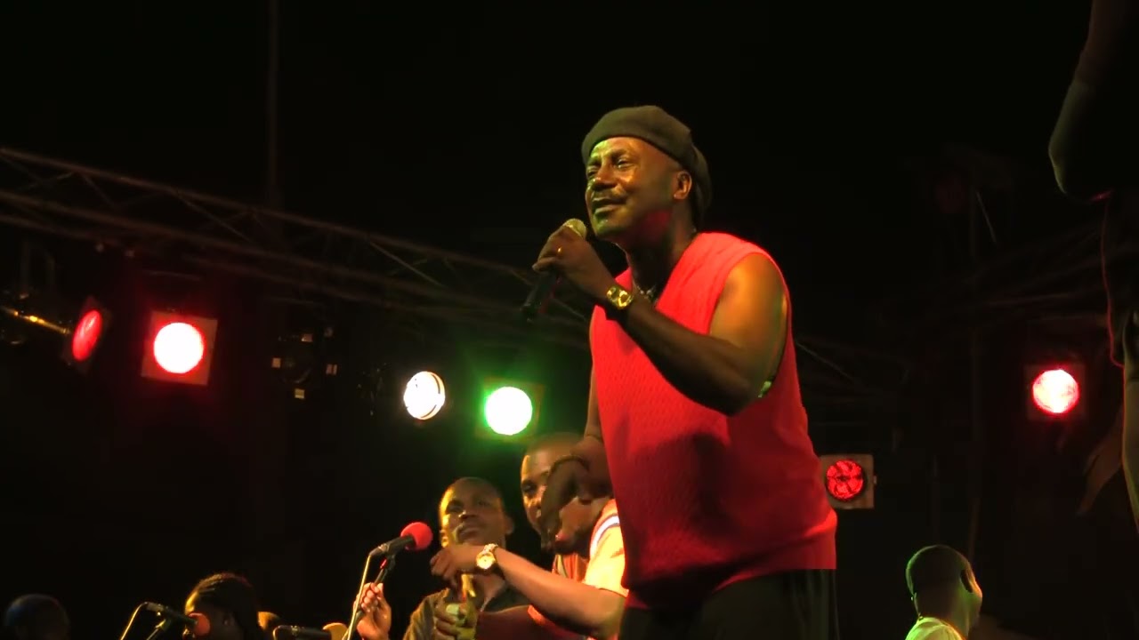 Gyedu-Blay Ambolley (live Osu 2)