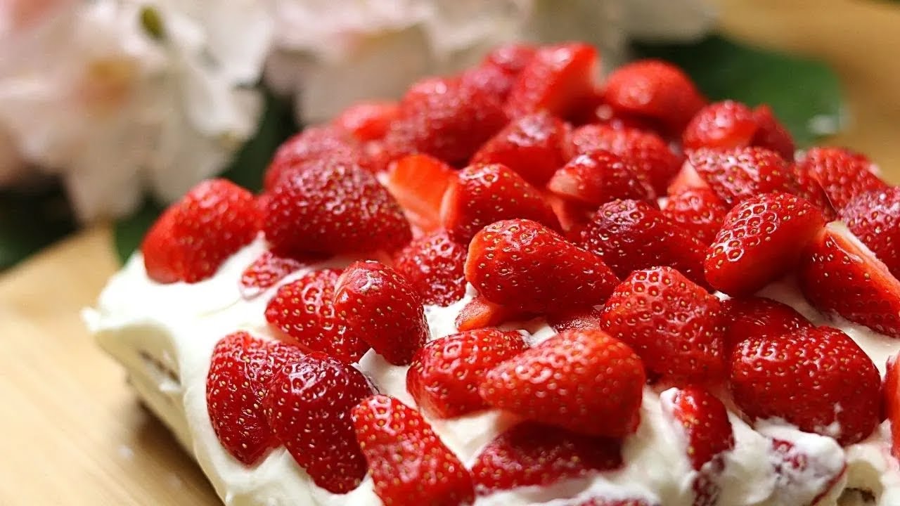 Der schnellste Erdbeerkuchen aller Zeiten! Leckere Erdbeer Sahne Torte ohne backen in 7 Minuten!