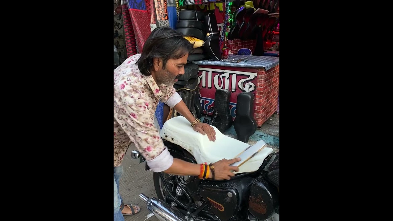 Royal Enfield Classic350 bullet seat modification indore chotigwal toli #seatcover#motorcycle#indore