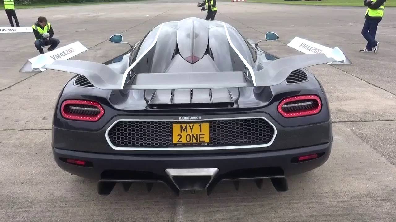 Auto Vivendi | Vmax200 KOENIGSEGG ONE:1 VS KOENIGSEGG CCX