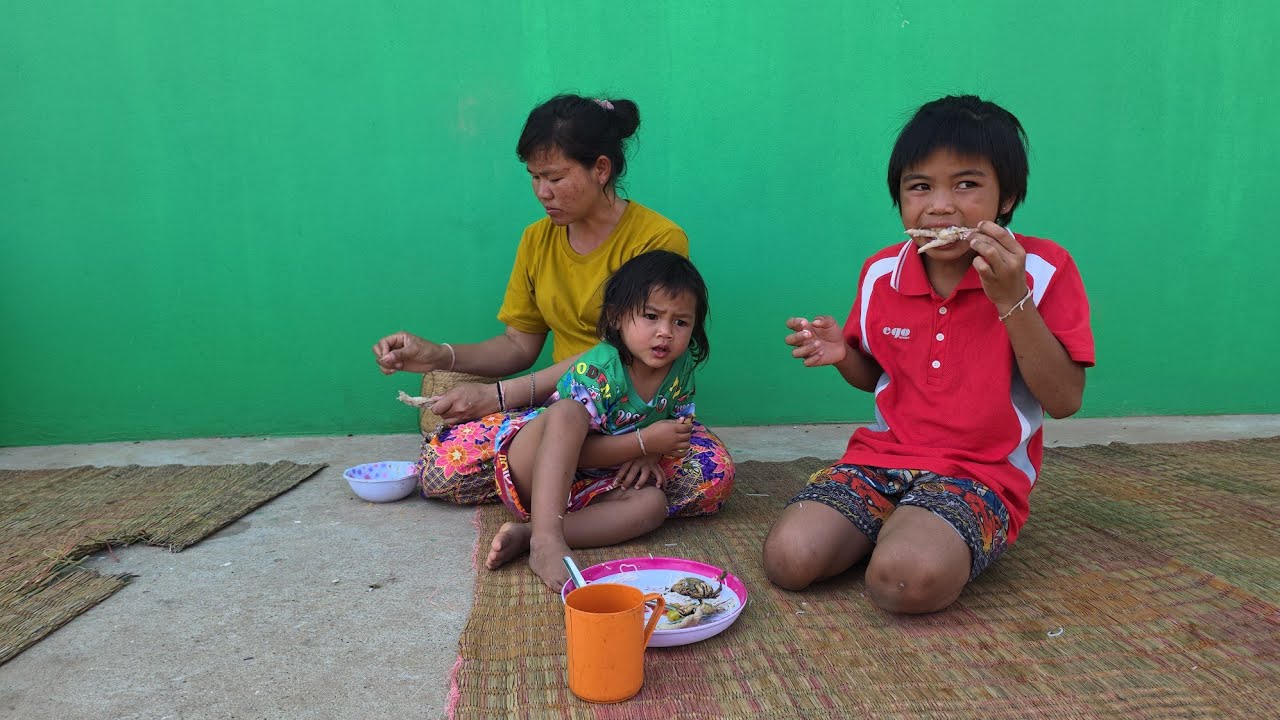 ตำรวมถาดใหญ่ สามแม่ลูกแซบตีนไก่แบบนัวๆ
