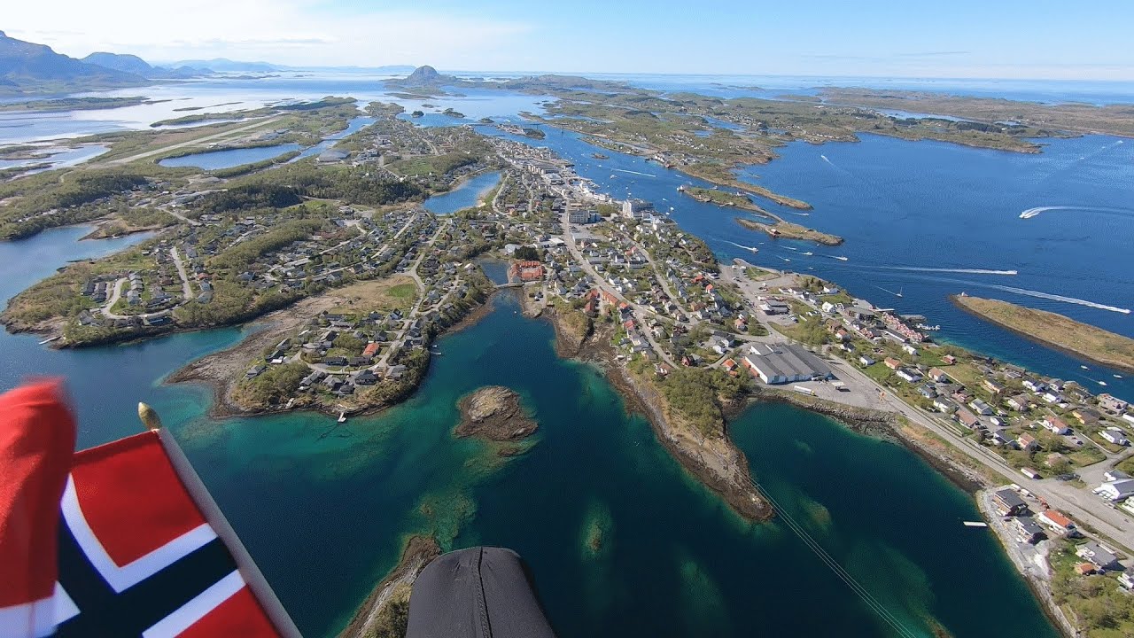 Smilet i ditt eget speil. 17.mai over Brønnøysund. Jannis Film