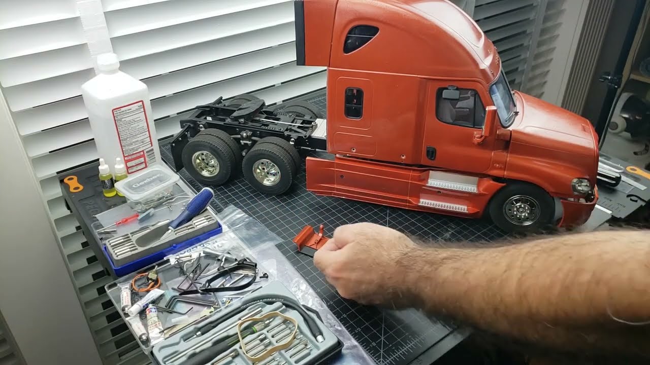 Tamiya Freightliner Cascadia 1:14 Truck Restoration - Part 1 of 2