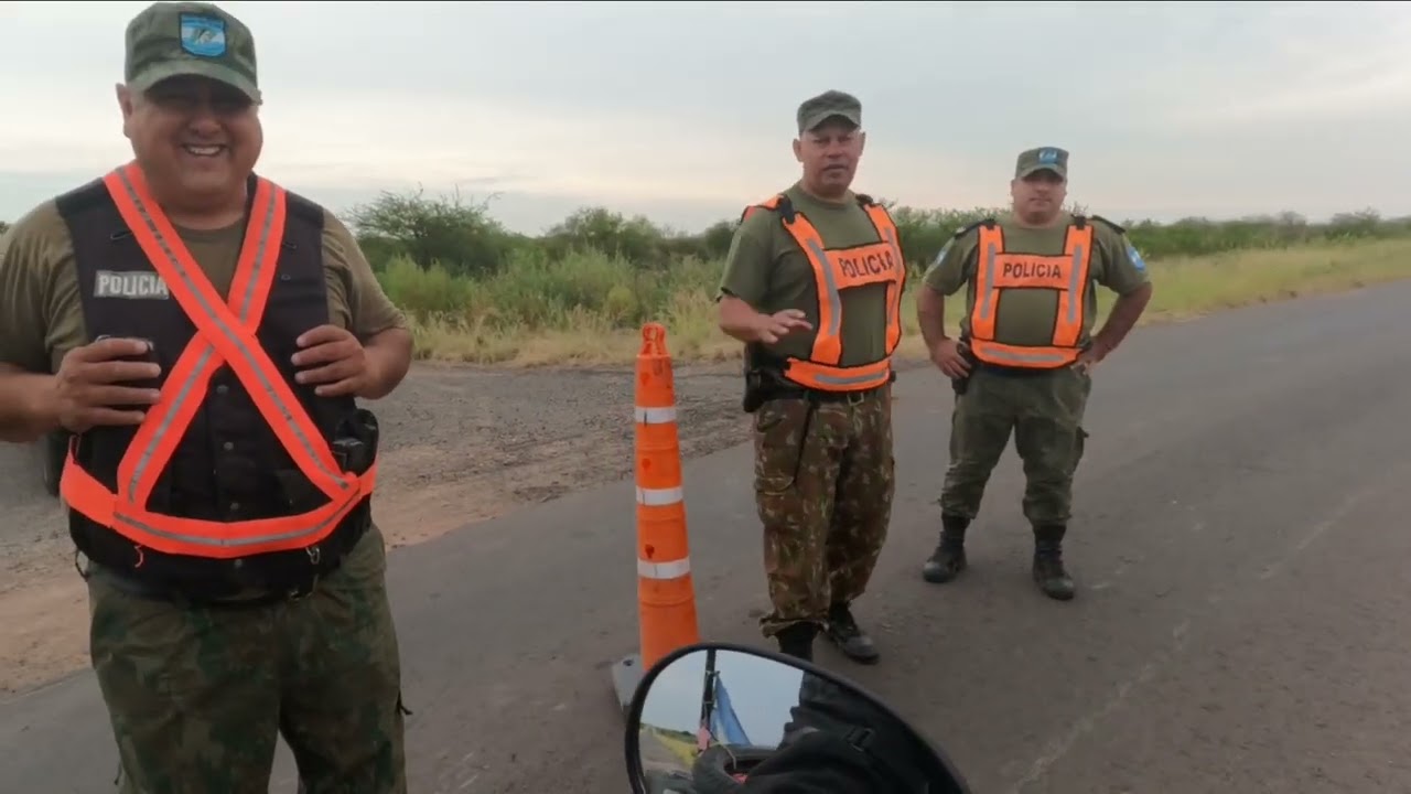 De Entre Ríos a corrientes: policía, lluvia y ruta destruidas en plena travesía