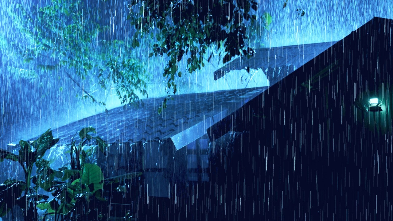 La Noche Rodeada de Lluvia Intensa y Truenos Naturales Mientras Todo Permanece en Silencio