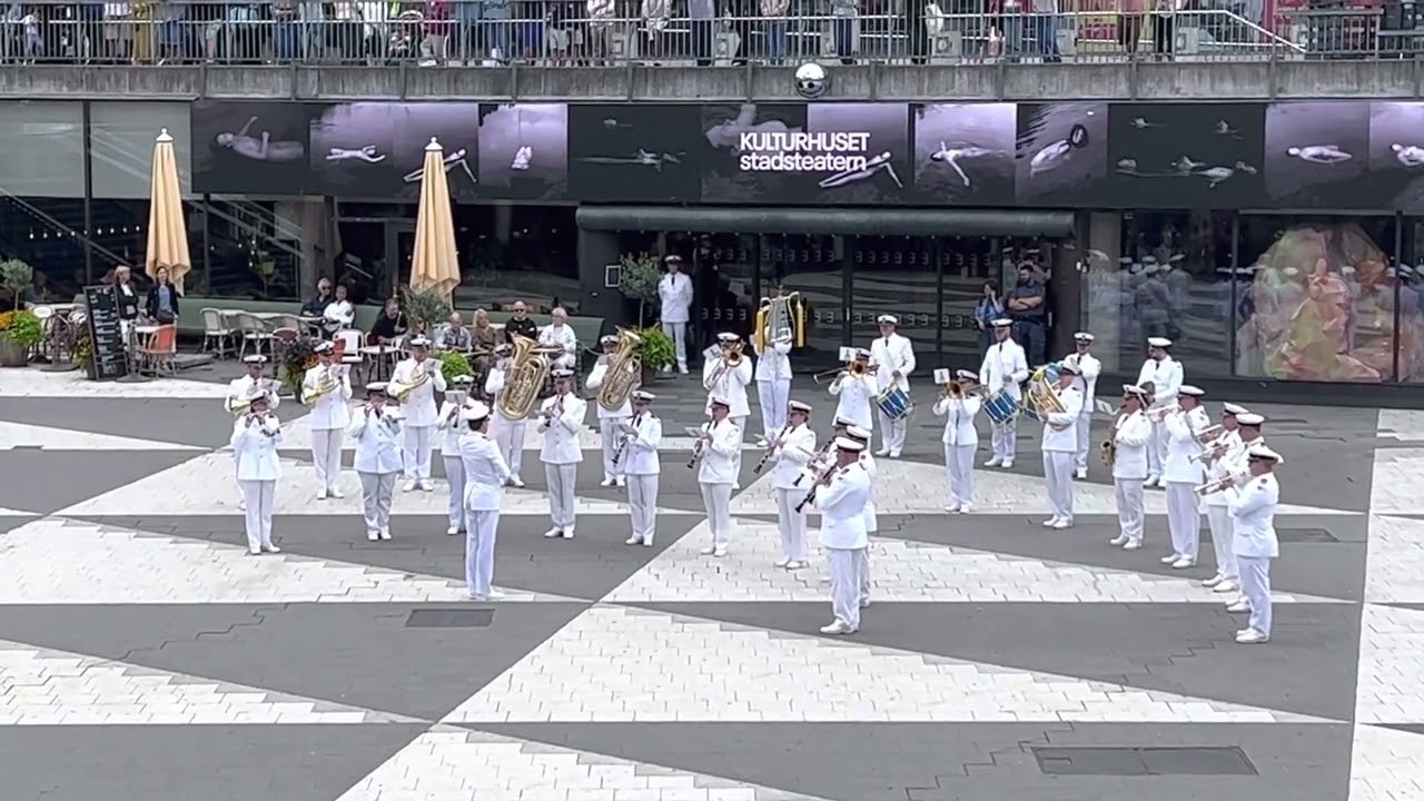 Marinens musikkår, ”Vår flotta” - Sergels torg