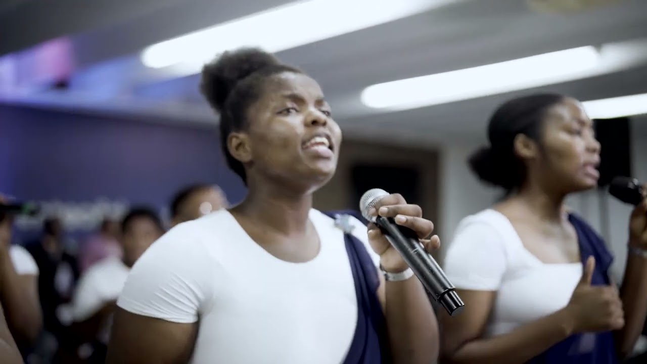 CHOIR JEHOVAH NISS  KWENYE  MKUTANO WA VIJANA