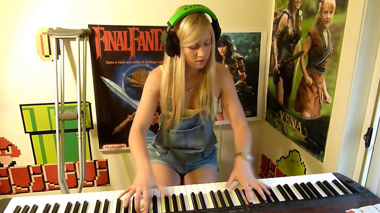 Lara plays a STEPS medley on piano (5 6 7 8)