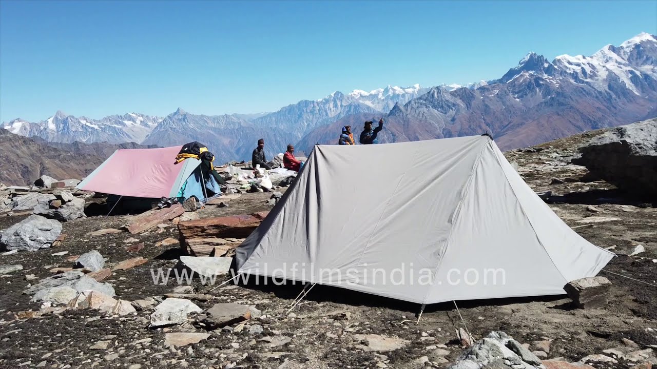 Trekking in Garhwal Himalaya - winter walk to higher elevations, Bandarpunch valley in late autumn