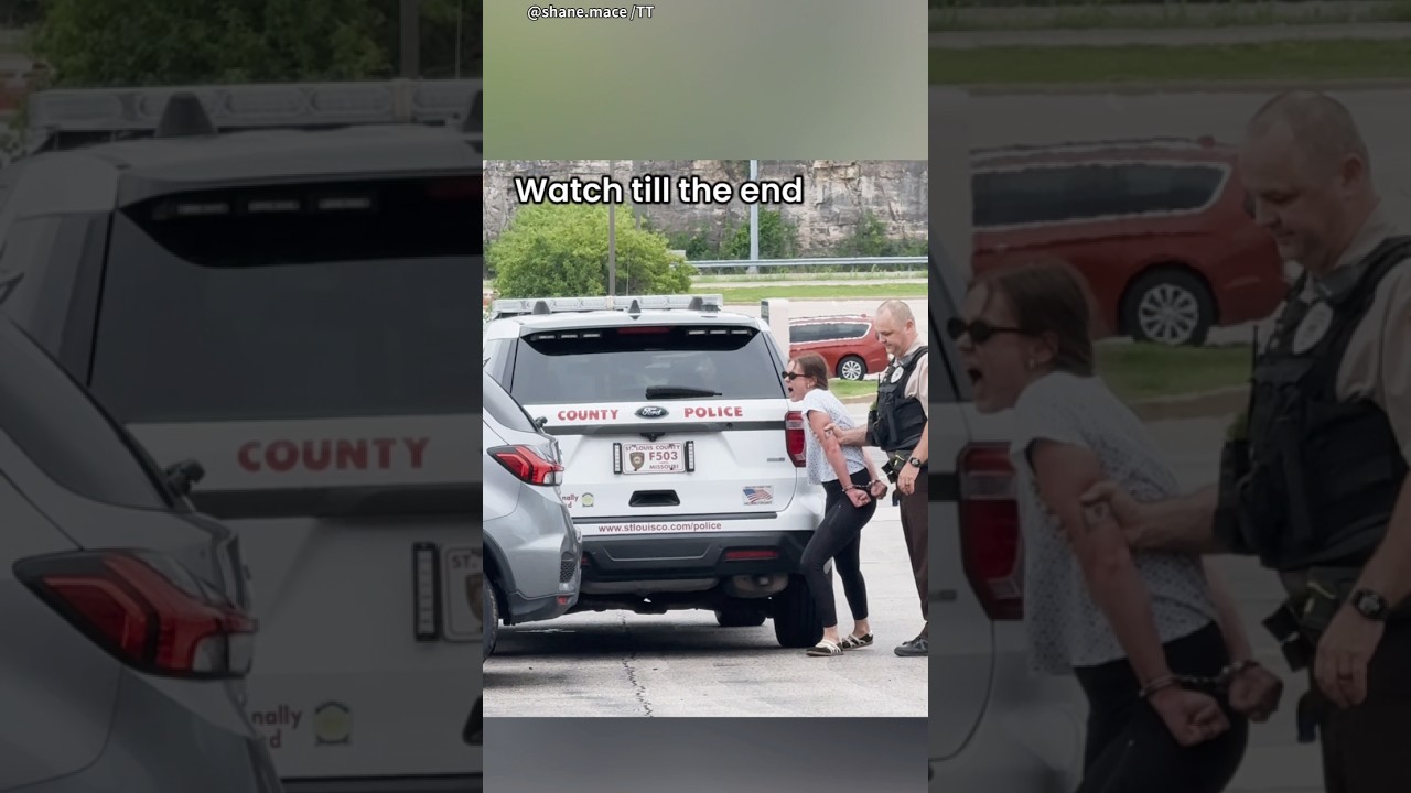 Woman Refuses to Cooperate With Police Officers! (@Sahne.Mache)