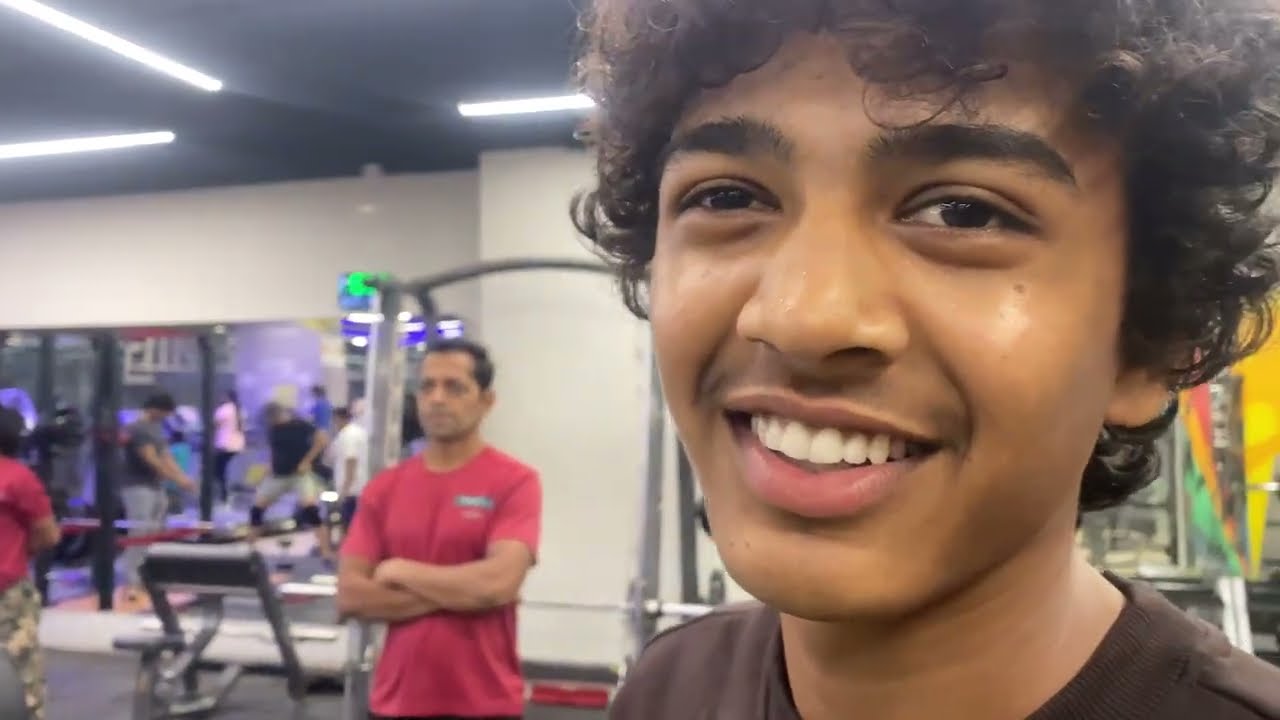 Gym me mobile chupa liya | Full Of Fun 🤩 