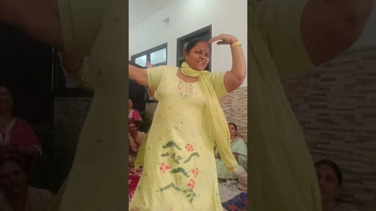 लो जी एक नंबर की वीडियो और डांस की तो पूछो ही मत जमा गजब कर डाला 👍🙏