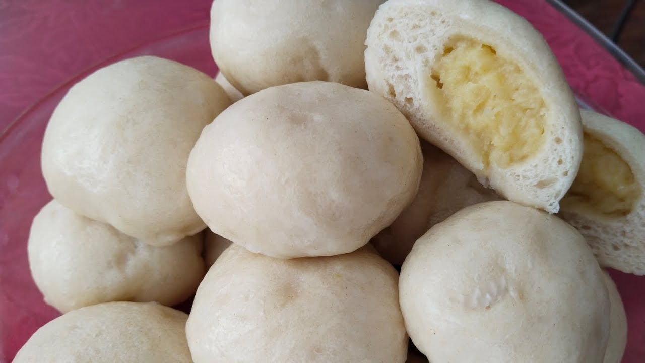 Steamed custard buns/នុំប៉ាវស្នូលក្រែមពងមាន់/Brioche à la crème cuire à la vapeur