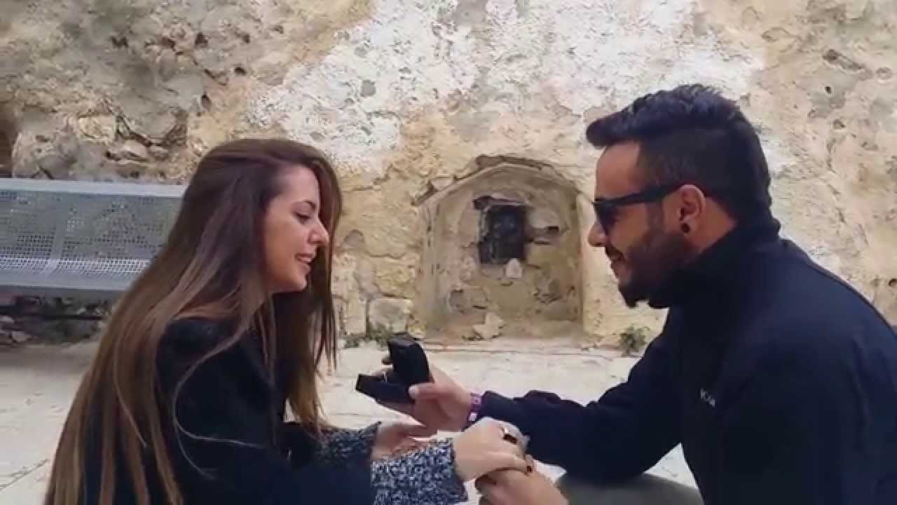 הצעת נישאיון מקורית בכותל ( סרט חיי ללא עריכה) מומלץ לצפיה