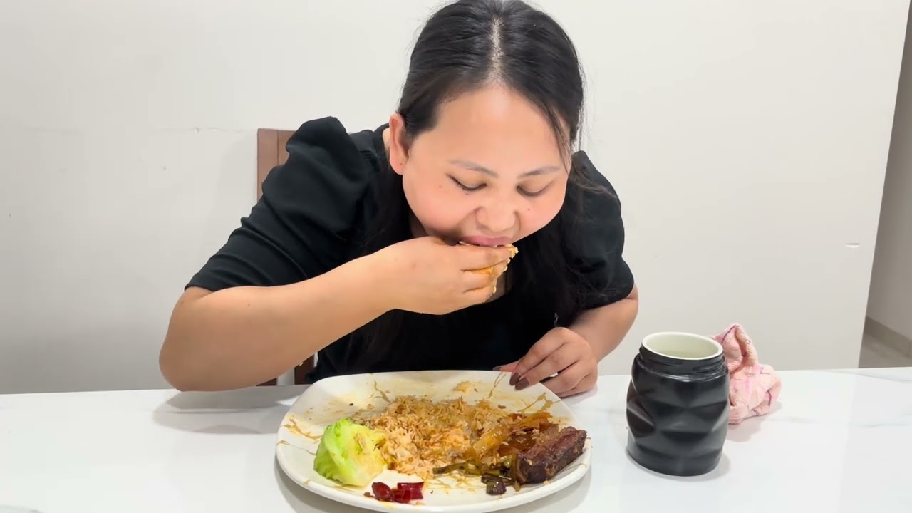 Smoked pork with axone/ cabbage boiled |mukbang |￼