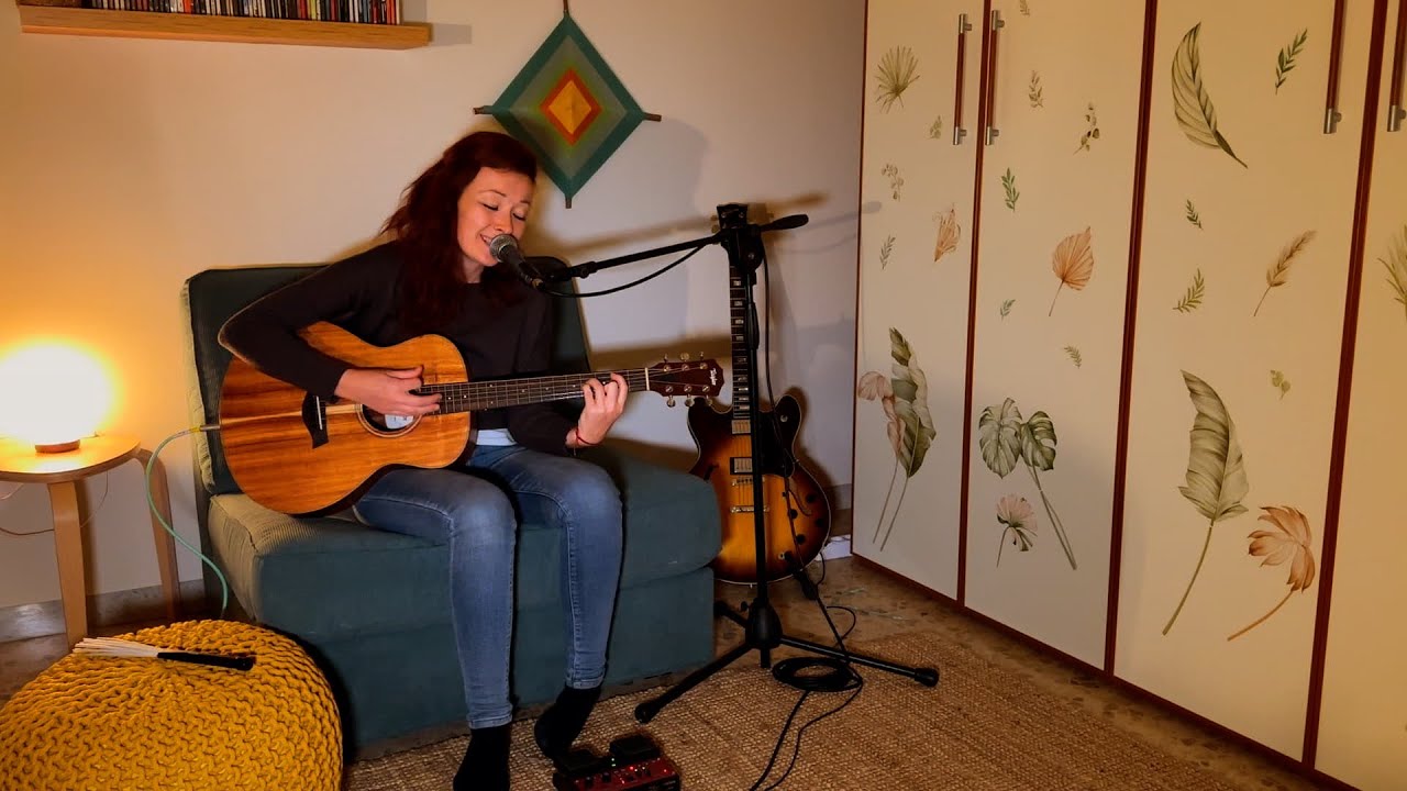 Between two points - Romany Gilmour - Jole Maddalena cover