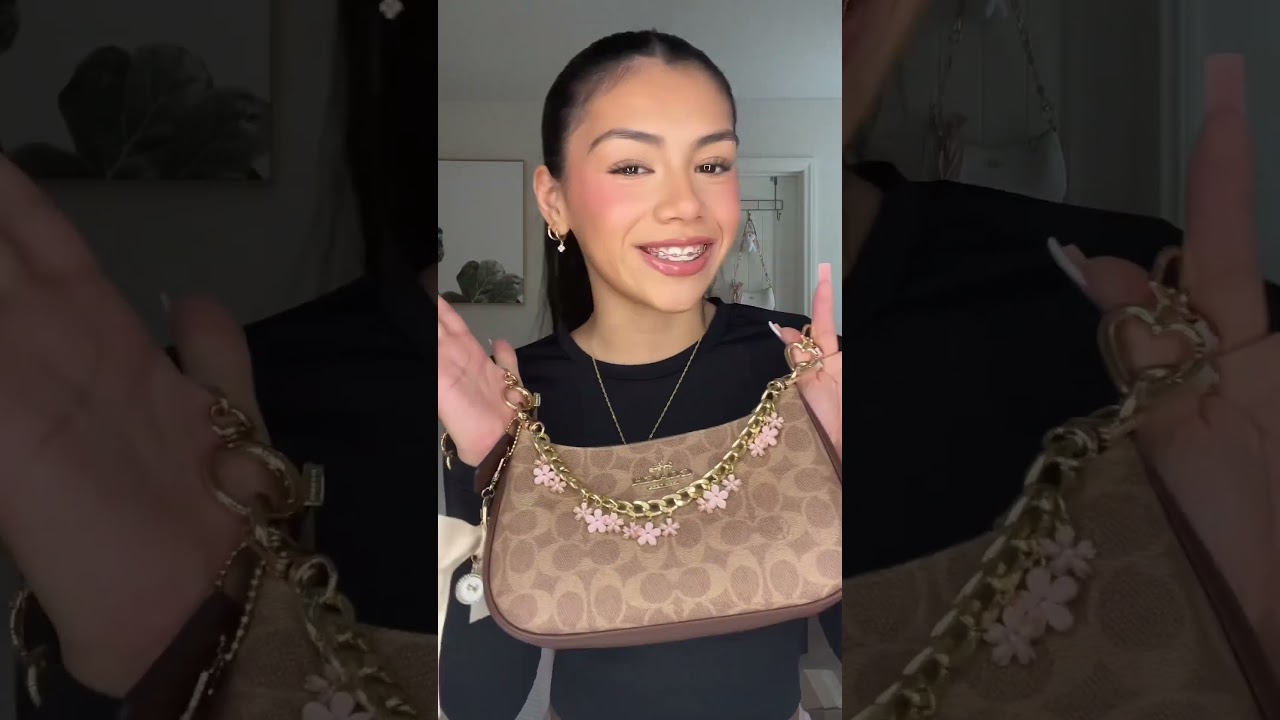 This is the Teri shoulder bag* from @coach obsessed with this bag🥹🎀✨#coachbags #whatsinmybag